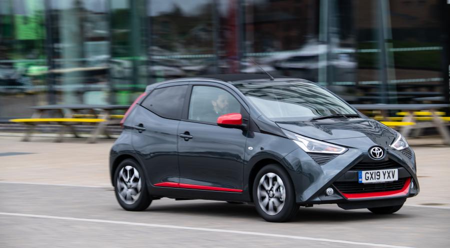  Toyota Aygo x-trend 5-Door 2019 года  (UK) (фото 1 из 26)